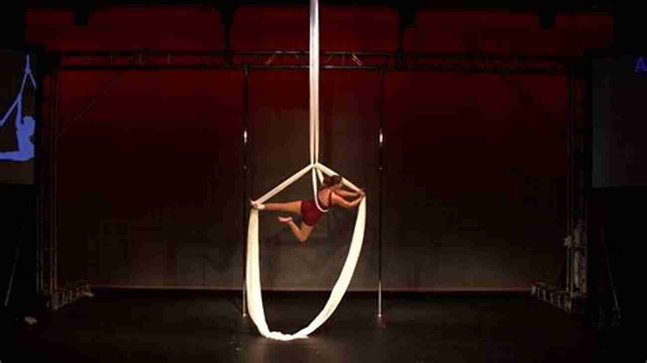 Gretchen Minton Performing An Awe Inspiring Aerial Silk Routine Circus Acrobats With 100 Photos Gretchen E Minton