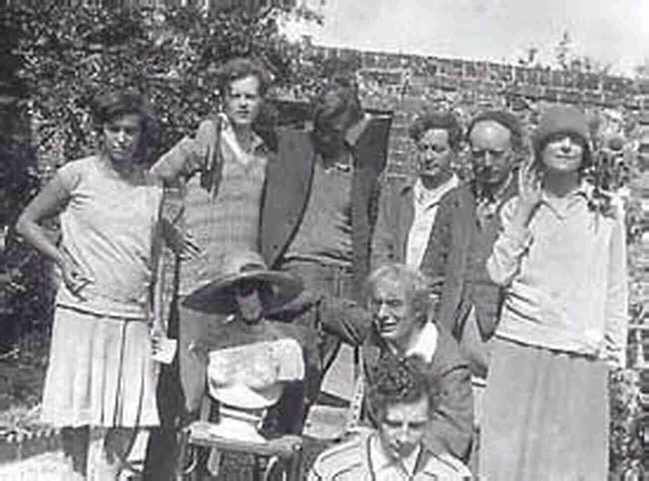 The Bloomsbury Group A Group Of Intellectuals Discussing Art And Literature During World War II Henrietta Sees It Through: More News From The Home Front 1942 1945 (The Bloomsbury Group)