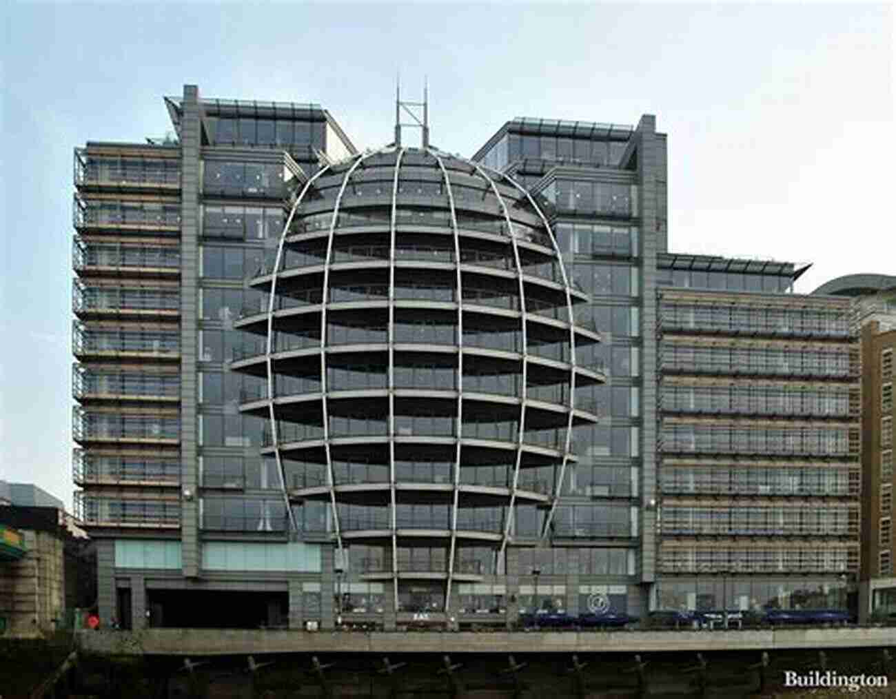 The Bridge House Trendy Riverside Pub In Southwark London S Riverside Pubs Updated Edition: A Guide To The Best Of London S Riverside Watering Holes (IMM Lifestyle Books)