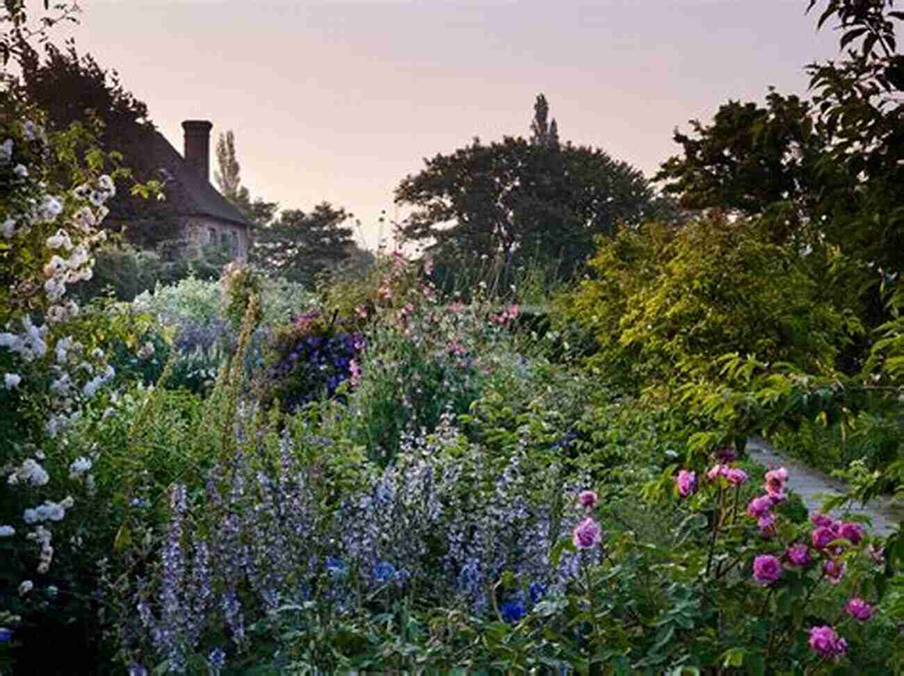 The Dream Garden Of Sissinghurst: A Burst Of Color Sissinghurst: The Dream Garden Tim Richardson