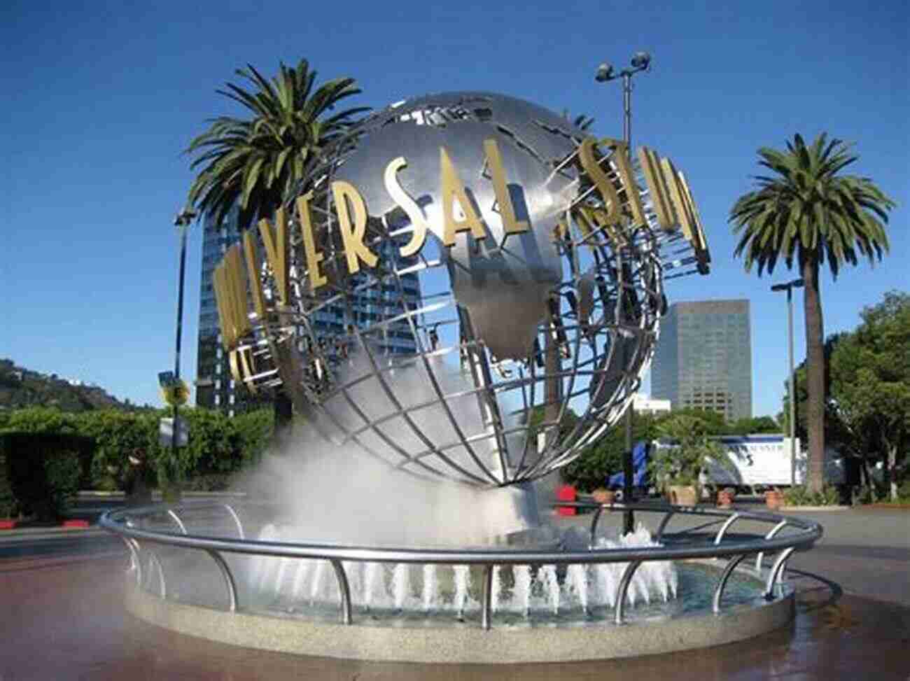 Visit Iconic Attractions In Los Angeles Los Angeles Light Rail Train Business Directory Travel Guide Expo Gold Green Lines (2017)